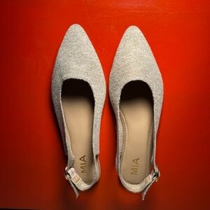 MIA Women's Elegant Cream/Beige Variegated Flats Cute Buckle New Never worn🌸🥳